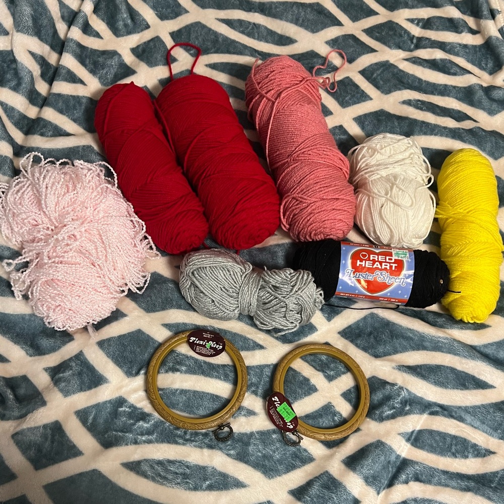 Yarn crochet knit needle craft set 10 pieces 2 being flexi hoops #crochet #yarn